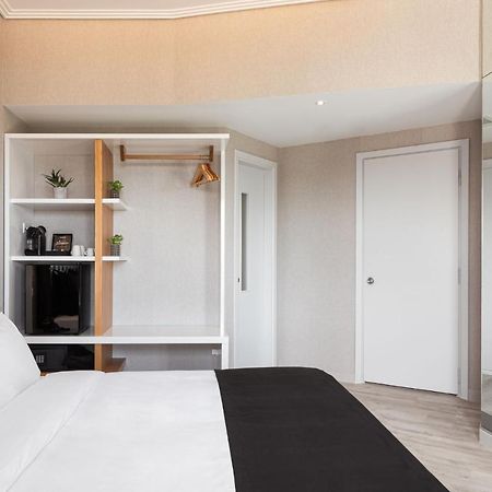 Kreoli Suites Glyfada Athena Bagian luar foto