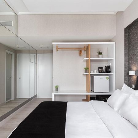 Kreoli Suites Glyfada Athena Bagian luar foto